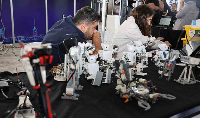 Bilişim Fuarı stantlarına 7'den 70'e yoğun ilgi