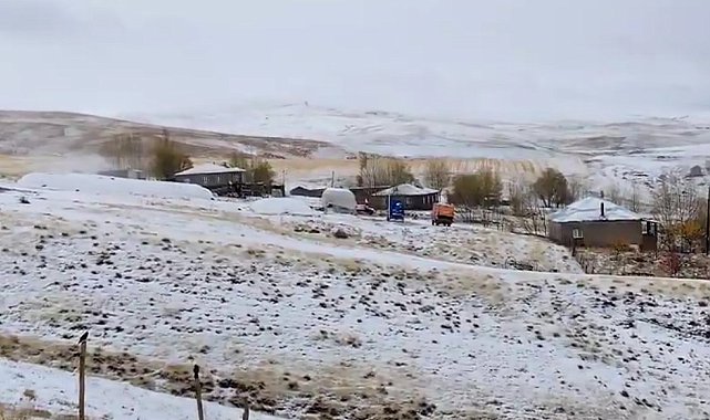 Bitlis'te köyler beyaza büründü