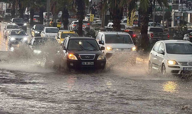 Bodrum sokakları bir saatte göle döndü