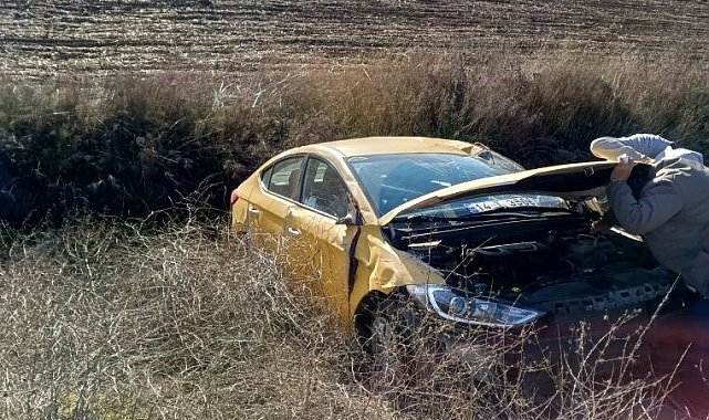 Bolu'da ticari taksi tarlaya uçtu