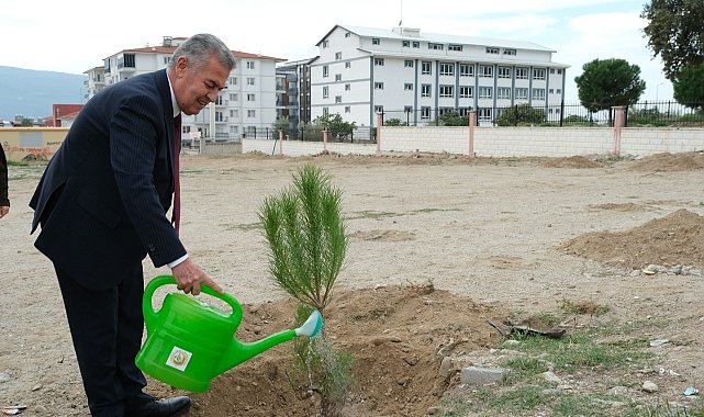 Buharkent'te 'Geleceğe Nefes Olacak' fidanlar toprakla buluştu