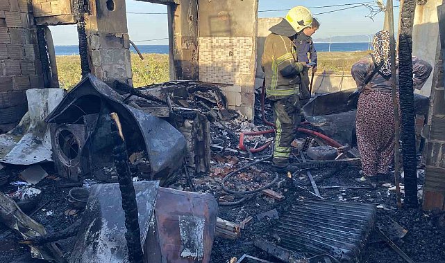 Bursa'da bir ev küle döndü, yanındaki bina hasar gördü