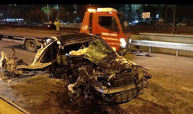 Bursa'da otomobil, önce direğe ardından minibüse çarparak savruldu: 6 yaralı