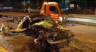 Bursa'da otomobil, önce direğe ardından minibüse çarparak savruldu: 6 yaralı