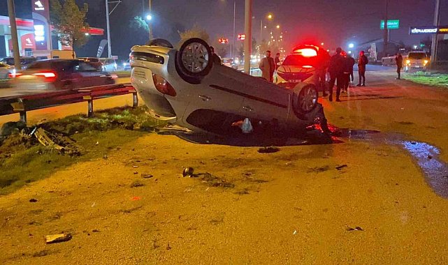 Bursa'da otomobil takla attı: 2 yaralı