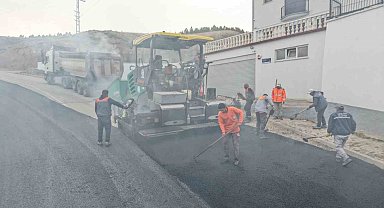 Büyükşehir'den Özvatan Küpeli Mahallesi'nde 5 bin 300 ton sıcak asfalt ile konforlu ulaşım