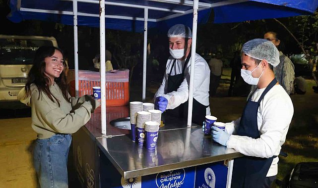 Büyükşehir'den soğuk sınav haftasında öğrencilere sıcak çorba ikramı