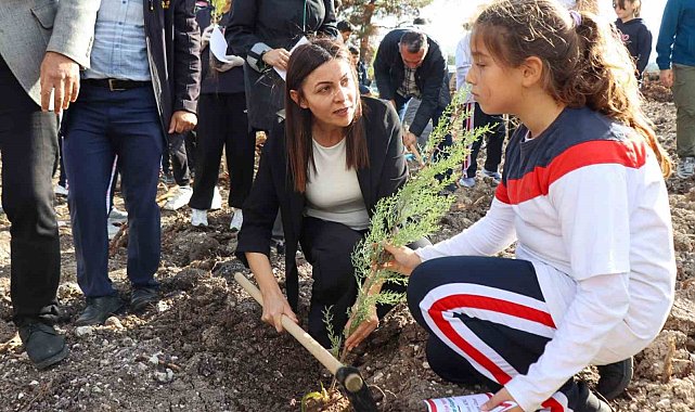 Çanakkale ve Gazze şehitleri için fidanlar toprakla buluştu