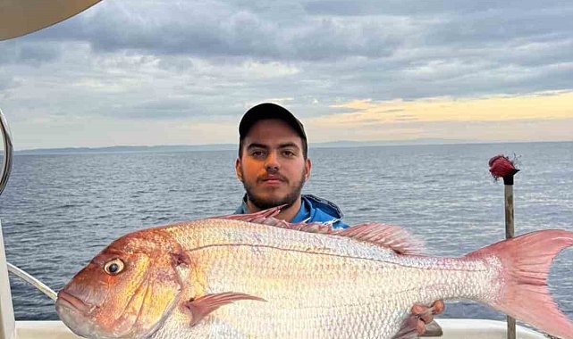 Çanakkale'de balıkçılar 12 kilogramlık mercan balığı yakaladı