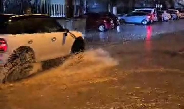 Çanakkale'de cadde ve sokaklar göle döndü