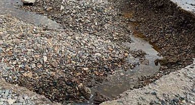 Çanakkale'de yaşanan sağanak yağış nedeniyle Kadırga Koyu sahil yolu kapandı