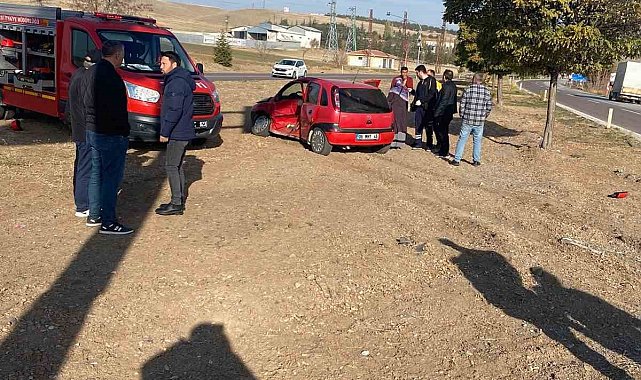 Çankırı'da hafif ticari araç ile otomobil çarpıştı: 1 ölü, 4 yaralı