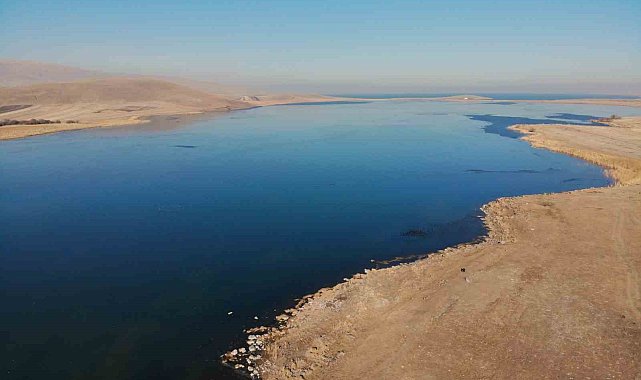 Çıldır Gölü kısmen dondu: Atlı kızaklar için geri sayım başladı