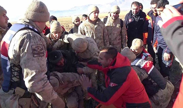 Çoban kendisini koyunların arasında sıcaklığını muhafaza ederek hayatta kalmış