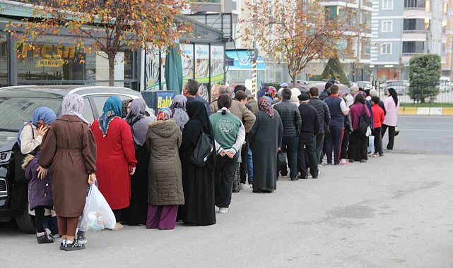 Çorum'da hamsinin kilosu 40 liraya düştü: Metrelerce uzunlukta kuyruk oluştu