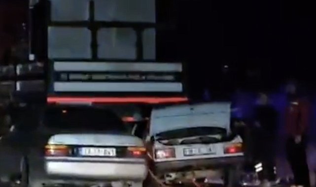 Çorum'da iki otomobil park halindeki vince çarptı: 1 ölü, 1 yaralı