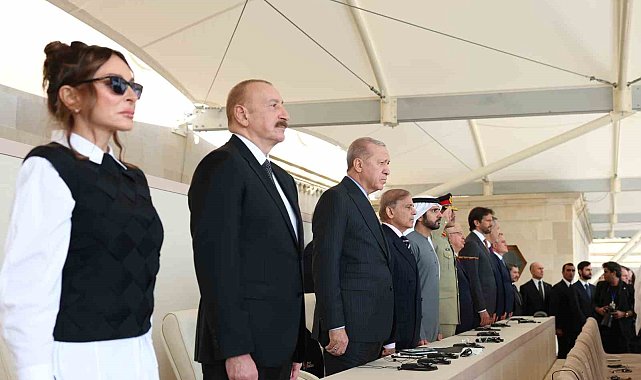 Cumhurbaşkanı Erdoğan, 8 Kasım Zafer Günü'nün kutlandığı tören alanında