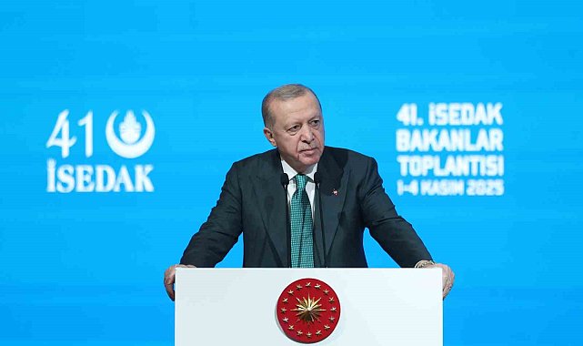 Cumhurbaşkanı Erdoğan, "Teşkilatımızın Kıbrıs Türk halkıyla danışmasını çok önemli görüyorum. Kıbrıs Türk halkını asla yanlız bırakmayacağız. Haklı davalarında yanlarında olacağız" dedi.
