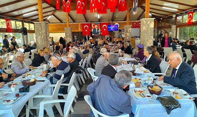 Dalaman'da emekli öğretmenler kahvaltıda buluştu
