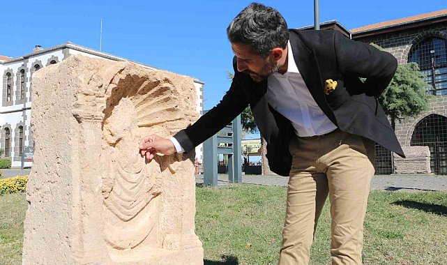 Defineciler tarafından parçalara ayrılmak istenen 1800 yıllık 'Kibele heykeli' İçkale Müzesinde sergileniyor