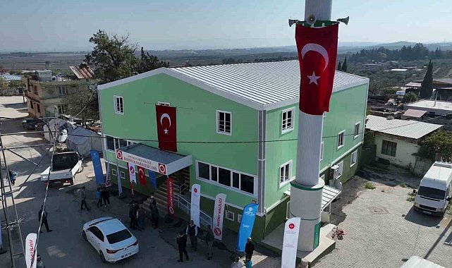 Depremin yıktığı kentte inşası tamamlanan 108'inci cami ibadete açıldı