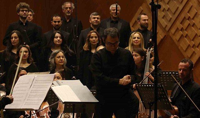 Devlet Çoksesli Korosu 90'ıncı yaşını kutlayan Arvo Part'in İstanbul'a özel bestelediği eseri sanatseverlerle buluşturdu