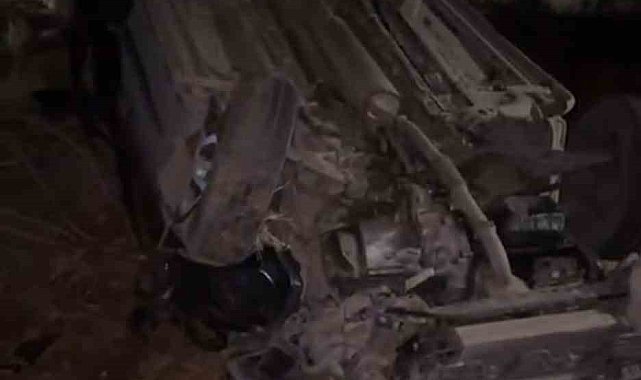 Devrilen otomobildeki kadın öldü, eşi ve oğlu yaralandı