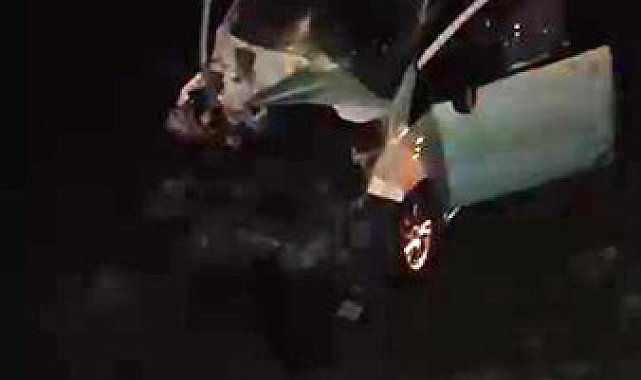 Diyarbakır'da hafif ticari araç ile traktör çarpıştı: 2 yaralı