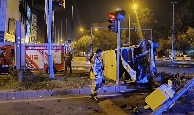 Diyarbakır'da minibüs devrildi: 4 yaralı