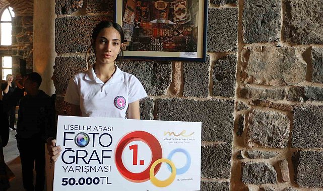 Diyarbakır'da sanatla buluşan genç yetenekler ödüllerini aldı