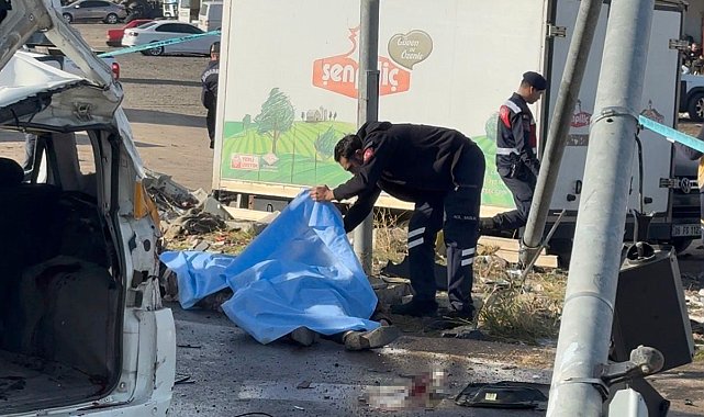 Diyarbakır'da tır ve iki aracı biçti: 2 ölü, 3 yaralı