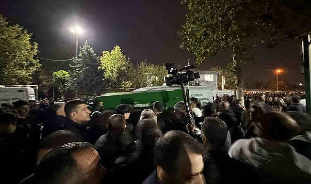 Diyarbakır'da viyadük inşaatı kazasında hayatını kaybeden 4 kişi defnedildi