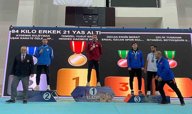 Düzce Üniversitesi öğrencisi altın madalyanın sahibi oldu