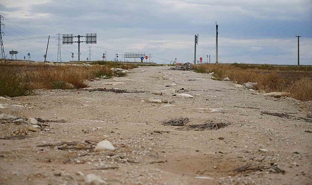 Edirne'de yol çilesi bitmiyor: Bozuk yol araçlara zarar veriyor