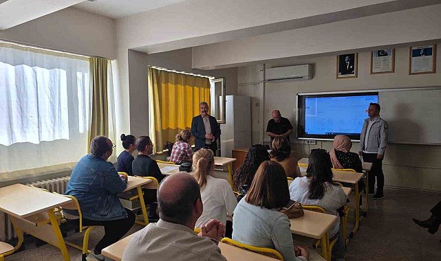 Efeler'de öğretmenler proje üretimi için bir araya geldi