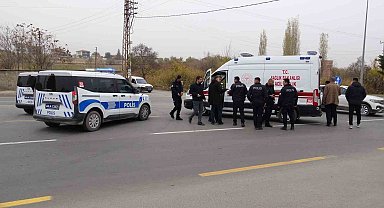 Ekip aracında fenalaşan polis memuru hastaneye kaldırıldı