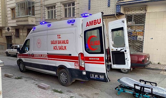 Elazığ'da kendi boğazını kesen kadın ağır yaralandı