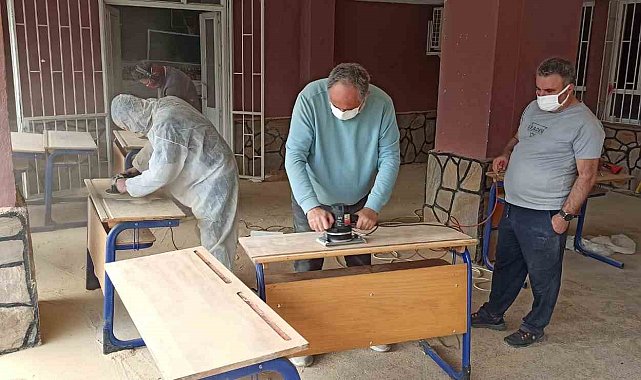 Elele veren idareci ve öğretmenler, ustaya ihtiyaç duymadan okullarını yeniliyor