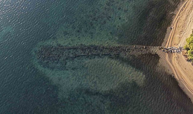 Erdek Körfezi'nde deniz çekildi, antik liman gün yüzüne çıktı