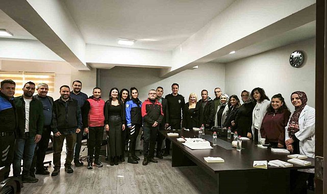 Erzincan polisinden öğretmenlere 'Öğretmenler Günü' sürprizi