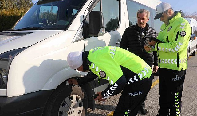 Erzincan'da okul servislerine kış lastiği denetimi yapıldı