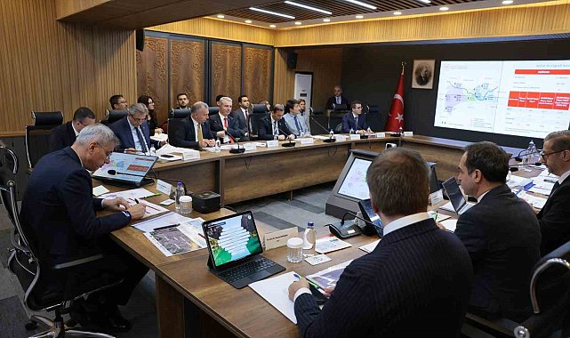 Erzincan'da sağlık yöneticileri toplantısı: "Sağlıklı Türkiye Yüzyılı Vizyonu masaya yatırıldı"