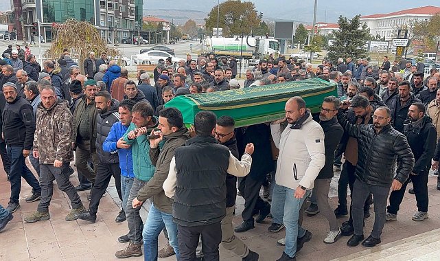 Erzincan'da silahla vurularak hayatını kaybeden baba ve oğul son yolculuklarına uğurlandı