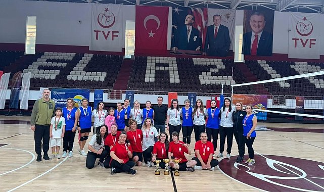 Erzurum Valiliği Kadın Voleybol Takımı şampiyon oldu