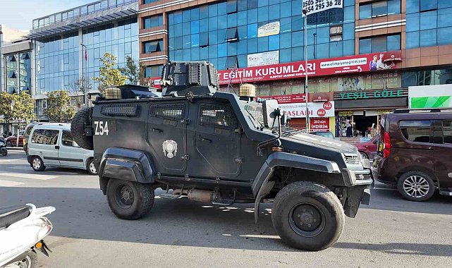 Esenyurt'ta otele el bombası atıldı
