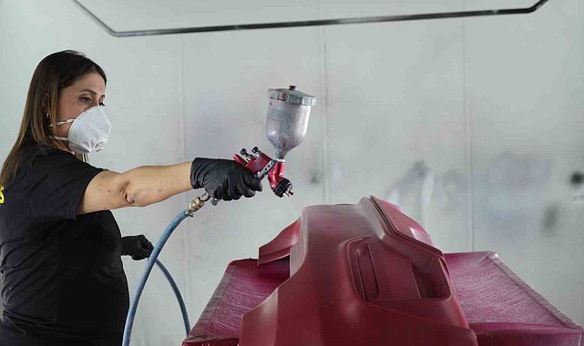 Eşinin yanında çırak olarak başladı, müşterilerin vazgeçilmez 'Nurgül ustası' oldu