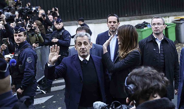 Eski Fransa Cumhurbaşkanı Sarkozy adli kontrol şartıyla serbest bırakıldı