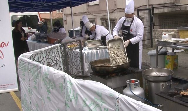 Eyüpsultan'da düzenlenen Hamsi Festivali'nde İhlas Vakfı'na ödül