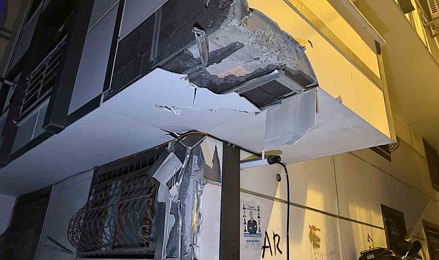 Eyüpsultan'da sokağa dalan vinç dehşet saçtı: Mahalleli sokağa döküldü