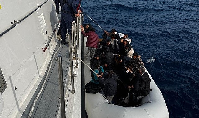 Faciadan dönüldü: 40'ı çocuk 64 düzensiz göçmen kurtarıldı